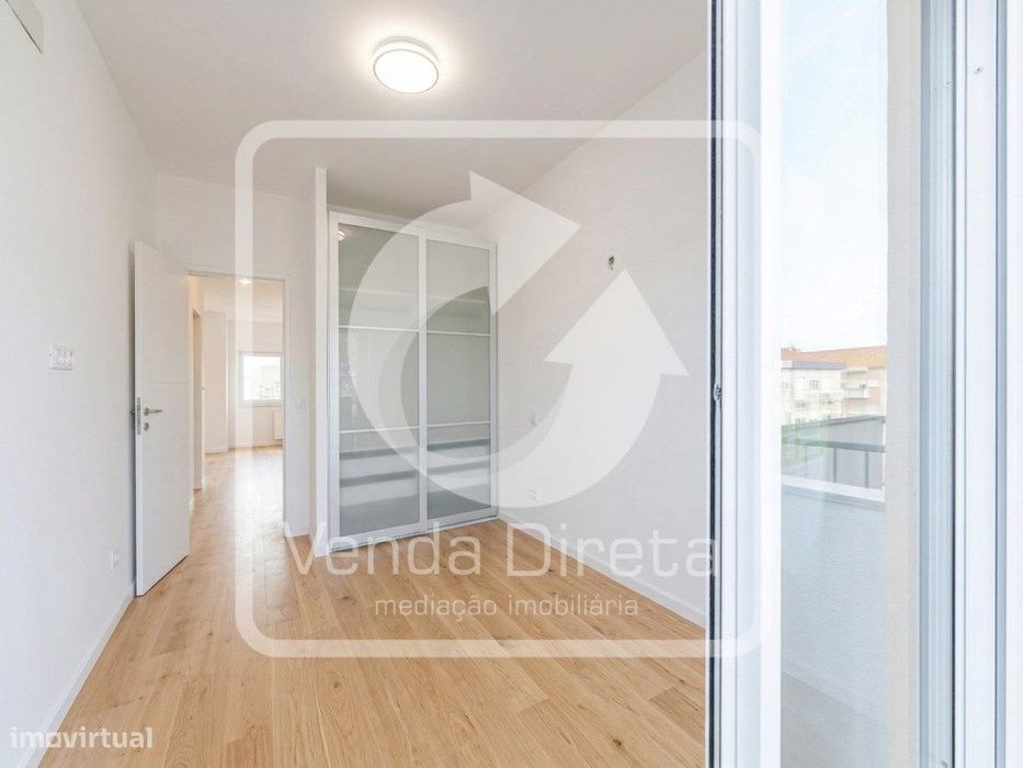 T2 Totalmente Remodelado com 3 Varandas | A 5 min do Cais Fluvial d...