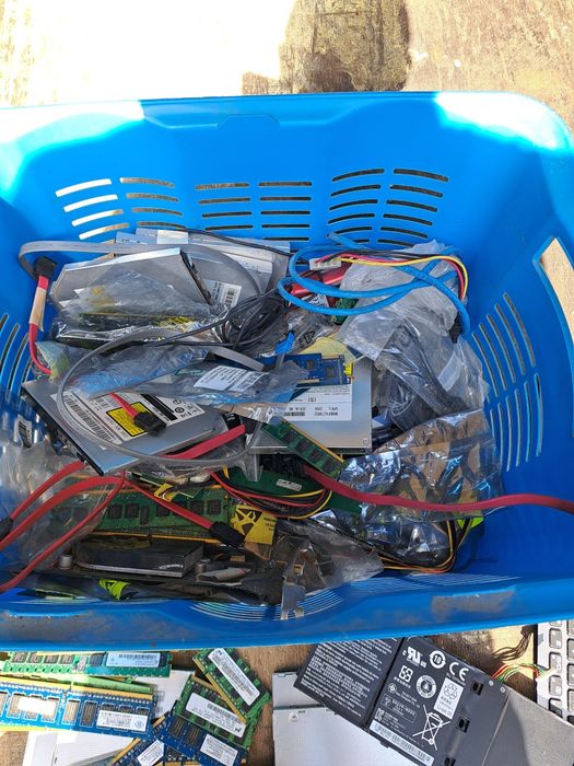 Złom komputerowy cały koszyk
