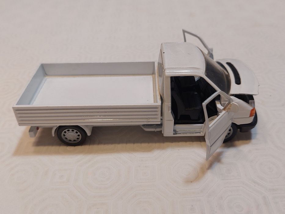 Miniatura Volkswagen Transporter escala 1/43