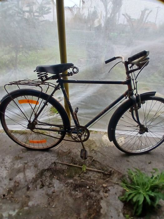 Tenho duas pasteleiras para venda
