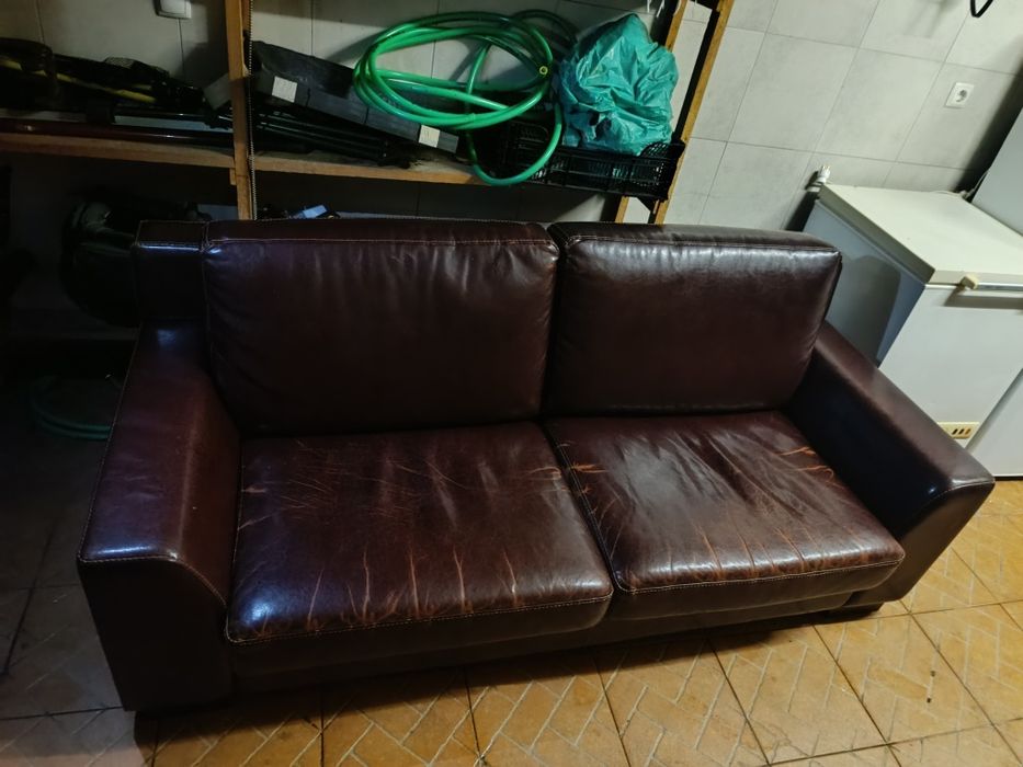Sofa em pele - usado