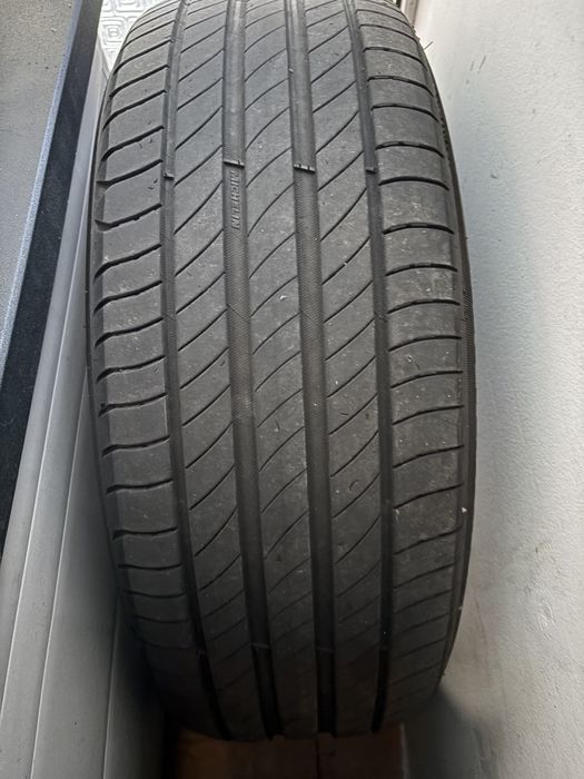 Vendo pneus michelin em bom estado 215 / 60 R17
