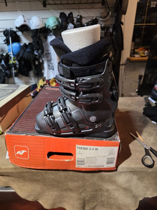 Buty nordica 23.5 nowe w pudełku