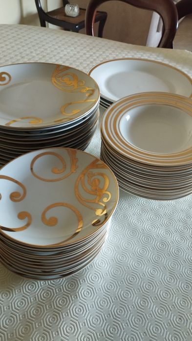 Serviço de jantar da Zara Home composto por 12 pratos rasos, 12 sopa,