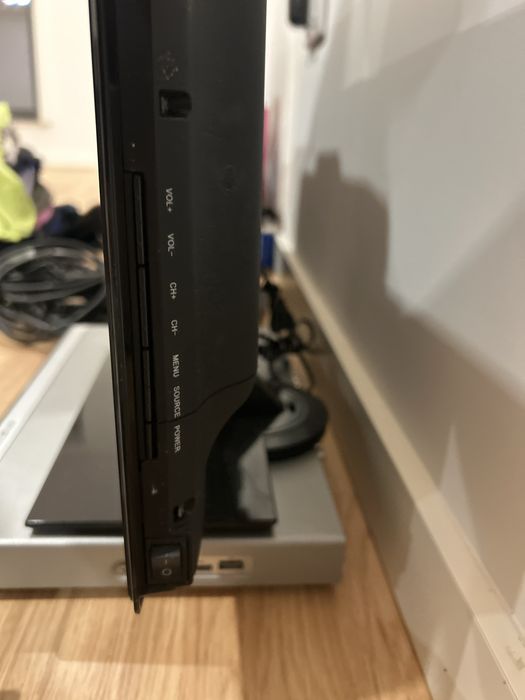 Tv pequena retangular