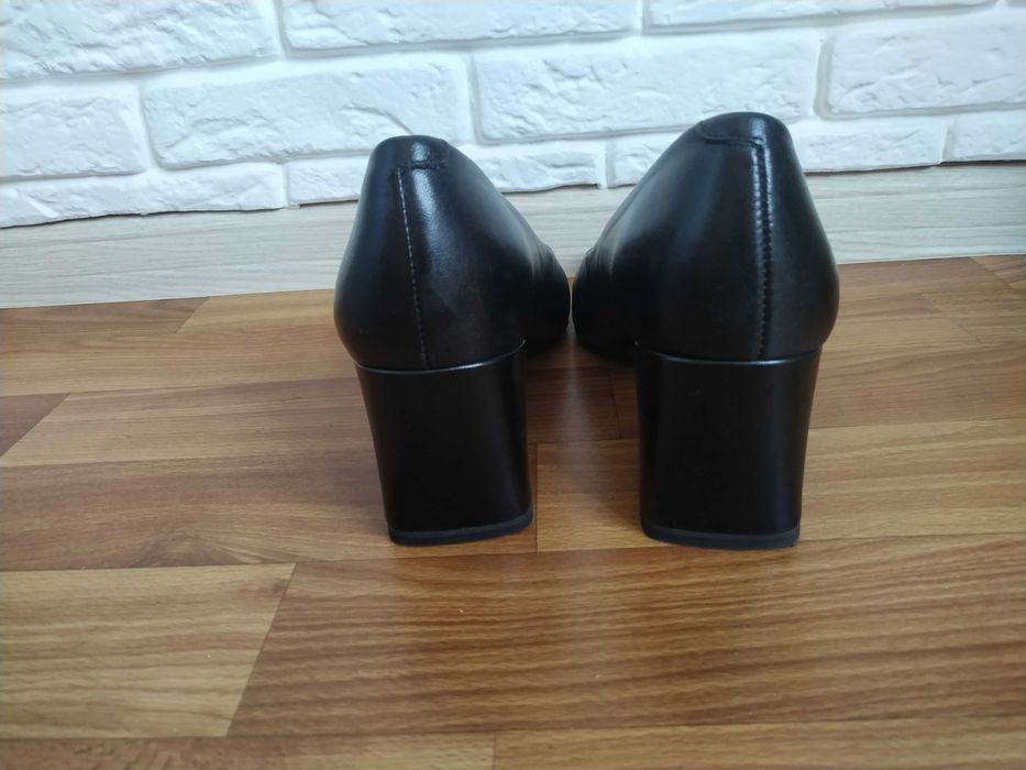 Фірмові шкіряні туфлі Tamaris