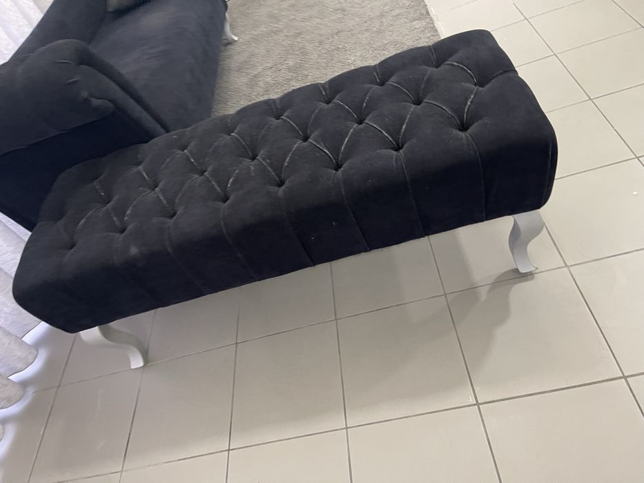 Sofa+ poltrona usados pretos com pes prata