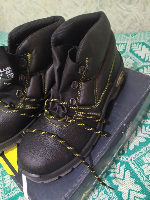 Рабочие ботинки.Новые.41 размер.