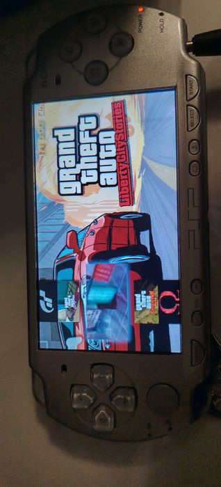 PSP Slim Prateada c/50 jogos