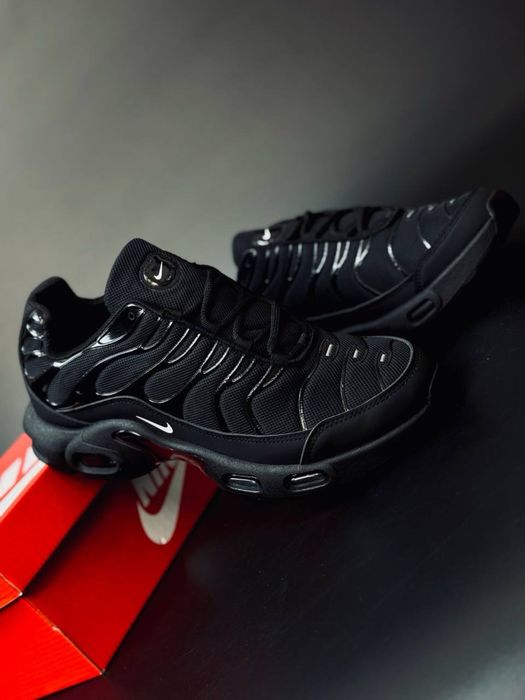 Кроссовки Nike Air Max Plus TN черные / купить кросовки найк на весну