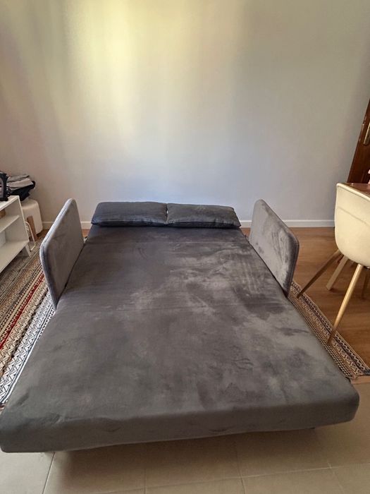 Sofá cama em veludo