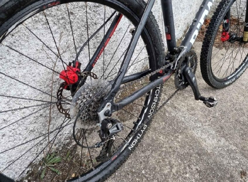 Bicicleta de BTT/MTB com travões hidráulicos