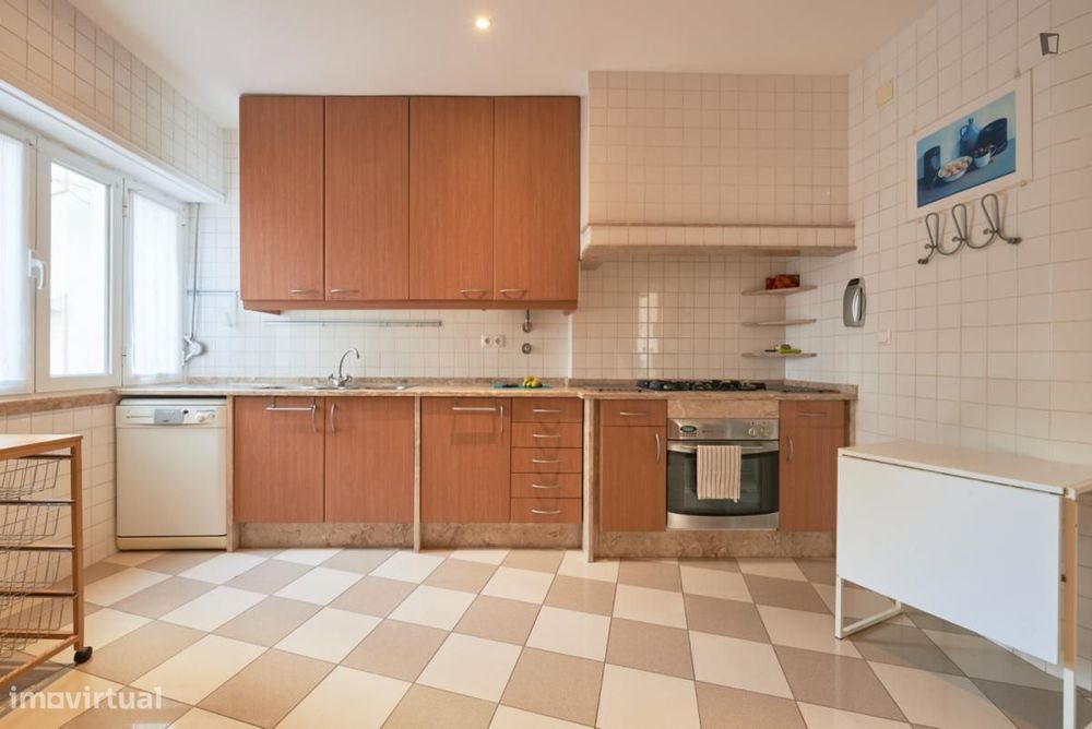 Quarto - localizado em Arroios Lisbon