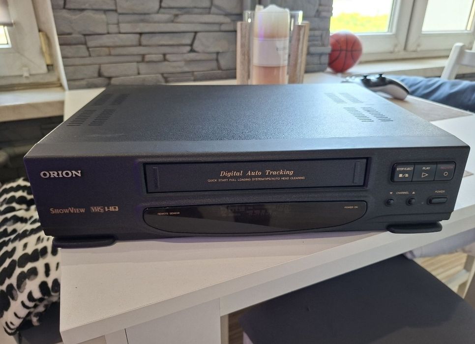 Odtwarzacz VHS Orion  - siedem vhs