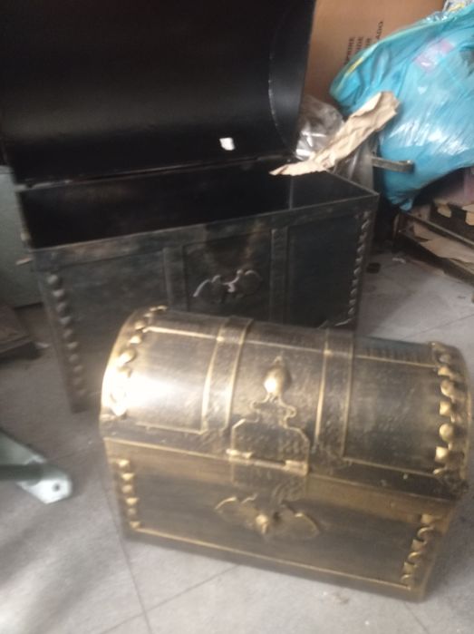 Artigos em ferro forjado, candeeiros e decoração