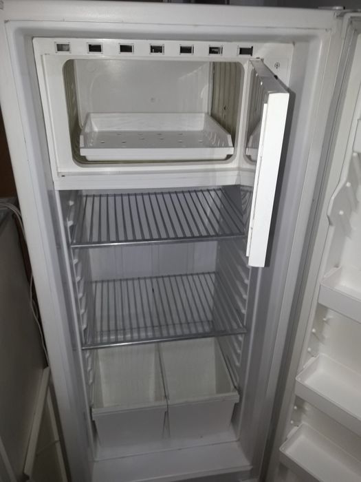 Продам бу холодильник В отличном состоянии всё работает.