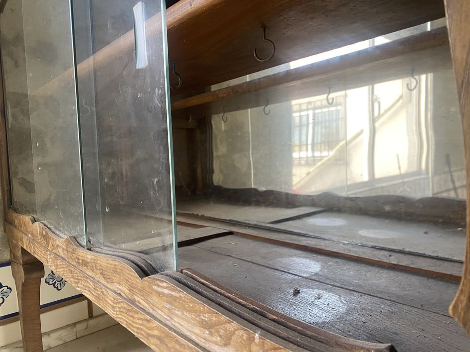 Cristaleira antiga para recuperação