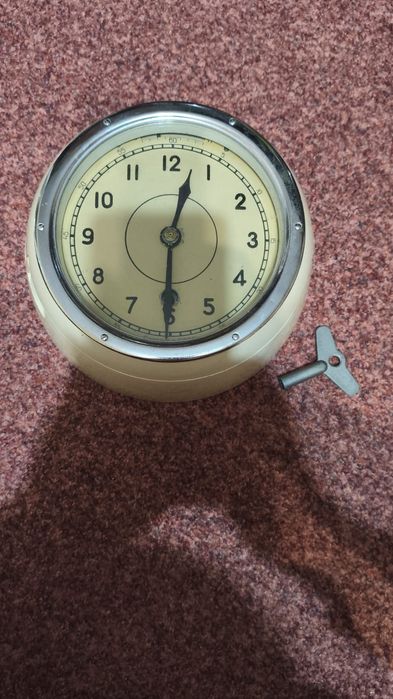 Часы судовые каютные