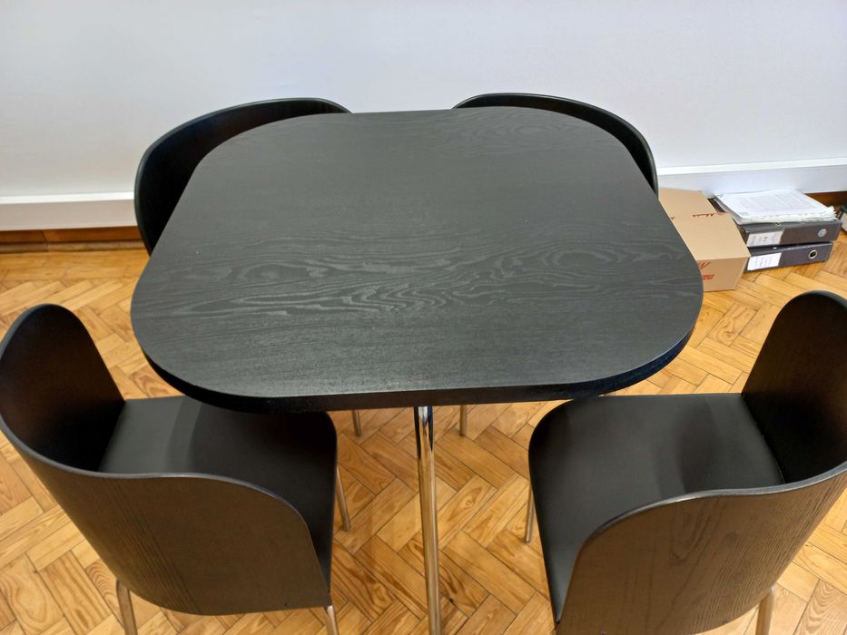 Conjunto de mesa e cadeiras reunião ou sala de jantar