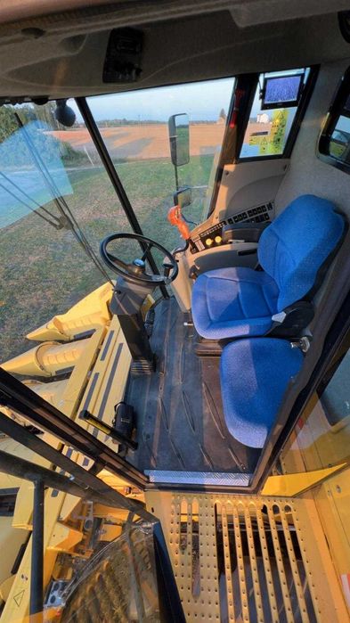 Kombajn zbożowy New Holland TC 5070