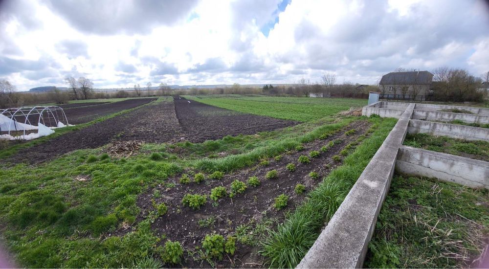 Земельна ділянка 30соток!!  з фундаментом під будинок і комунікаціями!