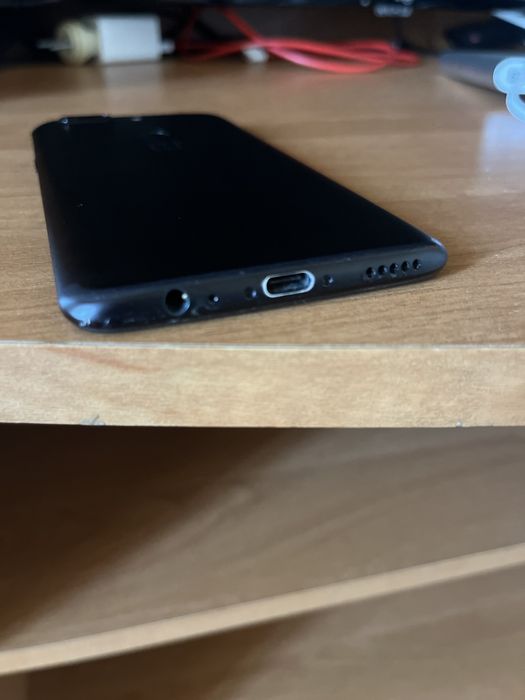 Смартфон OnePlus 5T