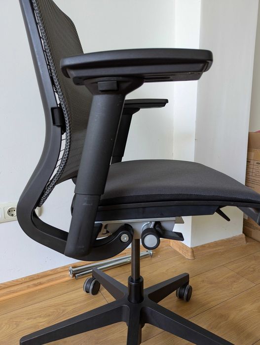 Steelcase Think V1 ергономічне офісне крісло