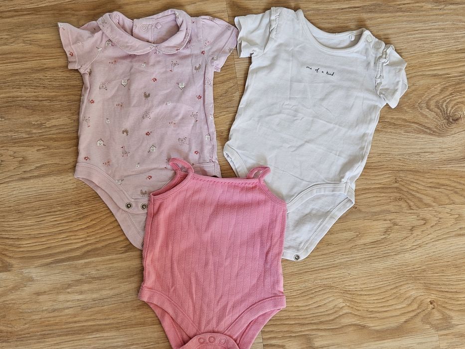 Body z krótkim rękawem na ramiączkach dla dziewczynki rozm 62 cm 3-6 msc
