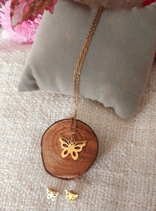 Conjunto de brincos e colar aço inoxidável dourado com borboleta