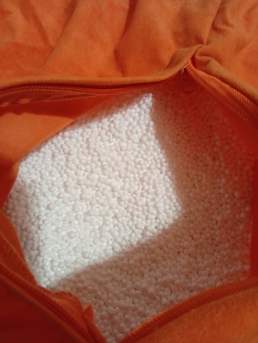 Pouf laranja em pêra