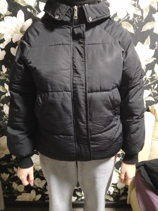 Куртка б/у в гарному стані рукавички нові кожані