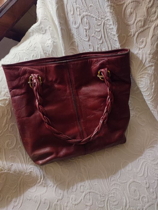 Mala de Senhora Encarnada