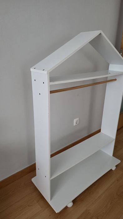 Armário MONTESSORI branco com varão