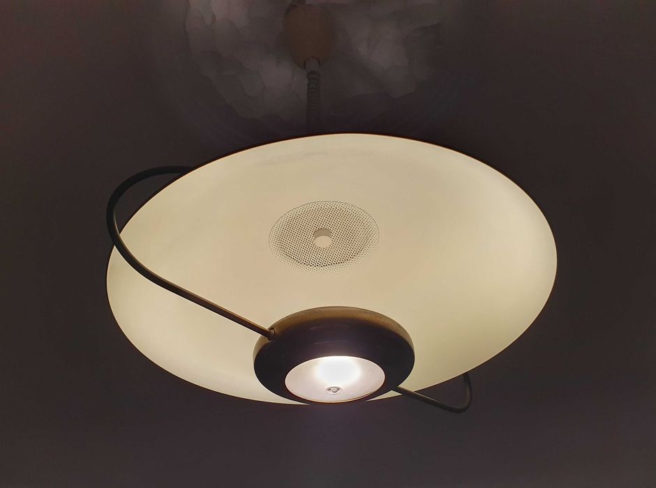 Belo Candeeiro de teto em bronze e vidro, com 57cm de envergadura