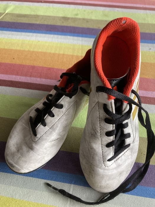 Chuteiras futebol Adidas FG tamanho 33