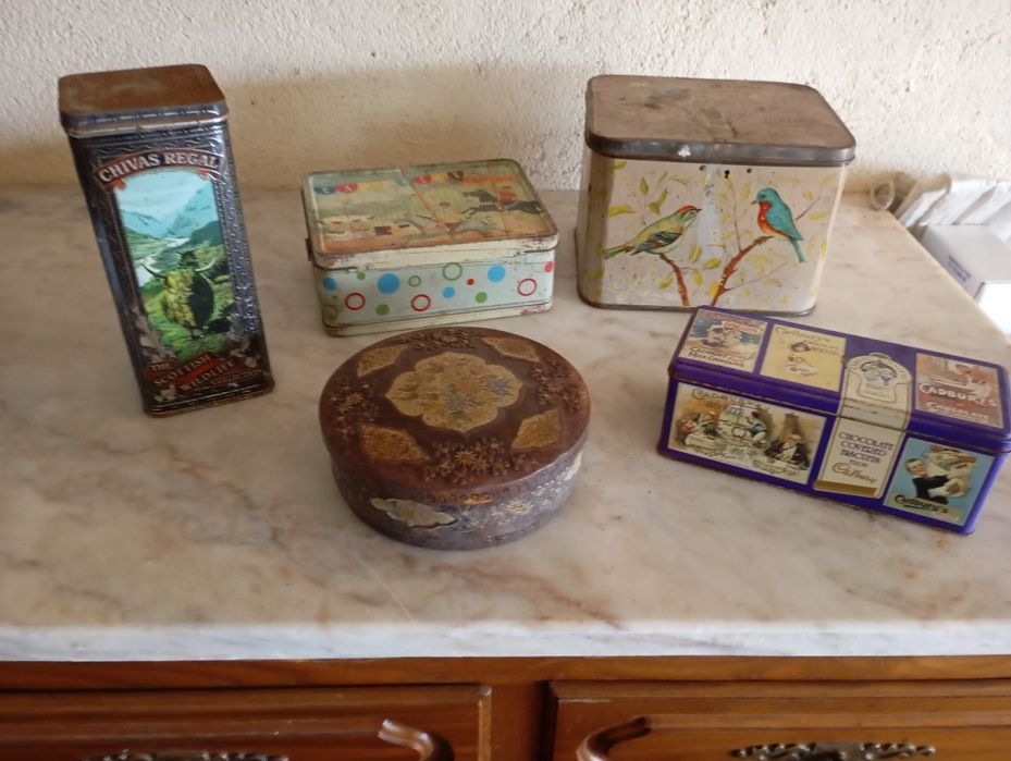 20 caixas metálicas antigas