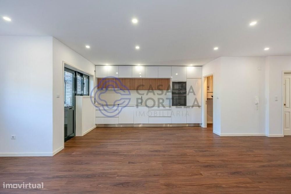 Apartamento T2 Renovado com Box | Vilar de Andorinho