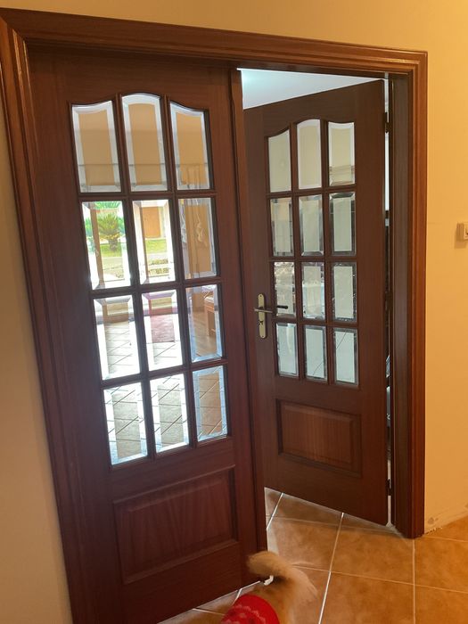 Porta dupla Mogno discrição abaixo