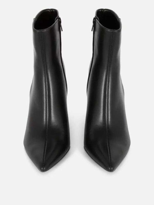 Botins pretos muito elegantes