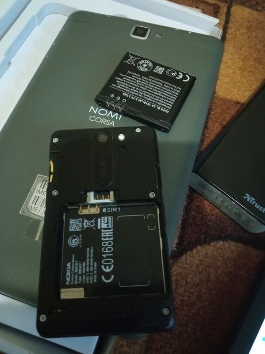 Планшети 2, і телефон в один лот