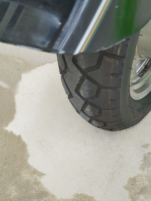 Vendo está mota 125 com casaco e dois capacetes