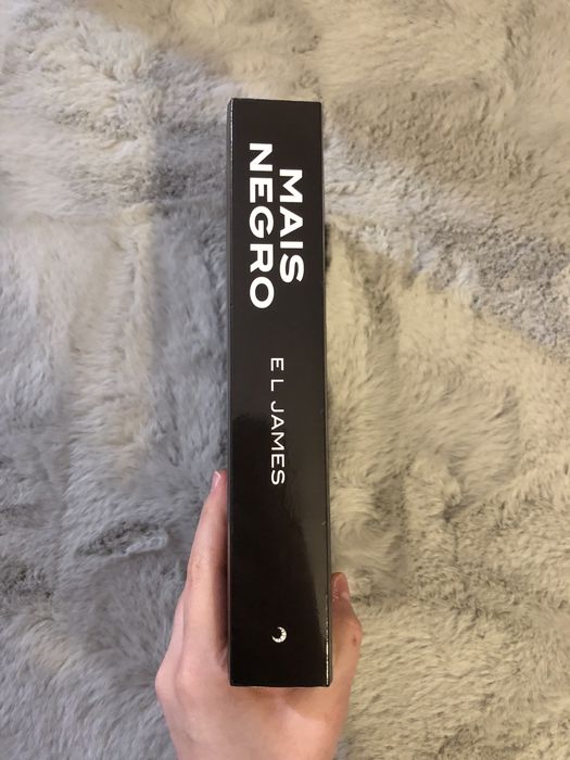 As Cinquentas Sombras de Grey: Mais Negro - E. L. James + oferta