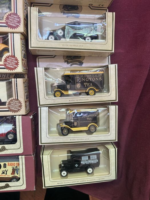 Carros miniatura Lesney e Days Gone