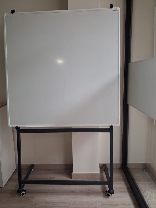 Quadro branco e cavalete