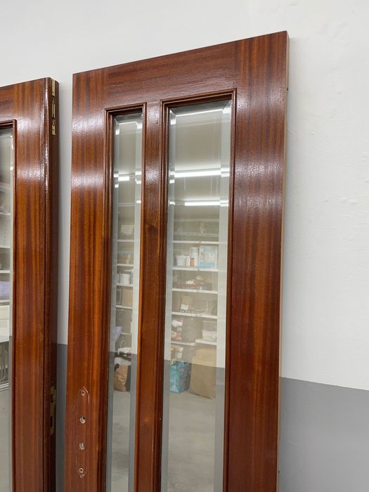 Conjunto de porta dupla de sala em bom estado