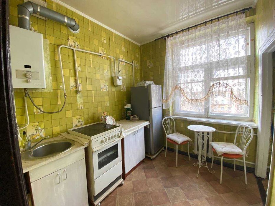 Продаётся двухкомнатная квартира по улице Соборности, ост. Театральная