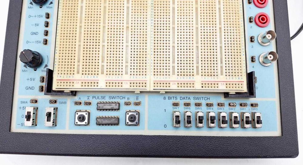 Laboratório Digital Breadboard com fonte gerador sinais displays etc