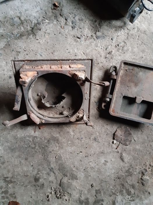 Дверцята до груби чугунні