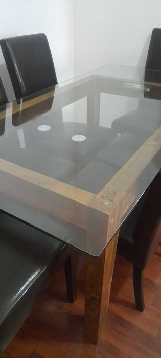 Mesa de Vidro com 6 Cadeiras