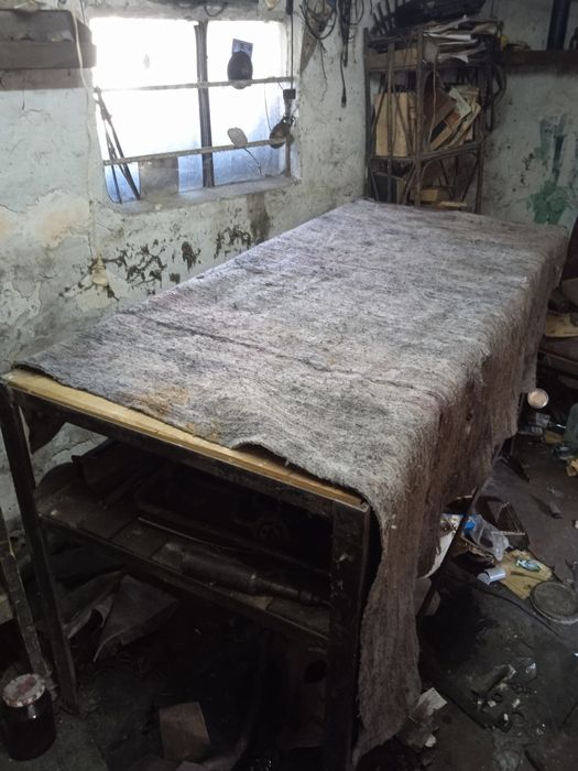 Продам стол в гараж отличный